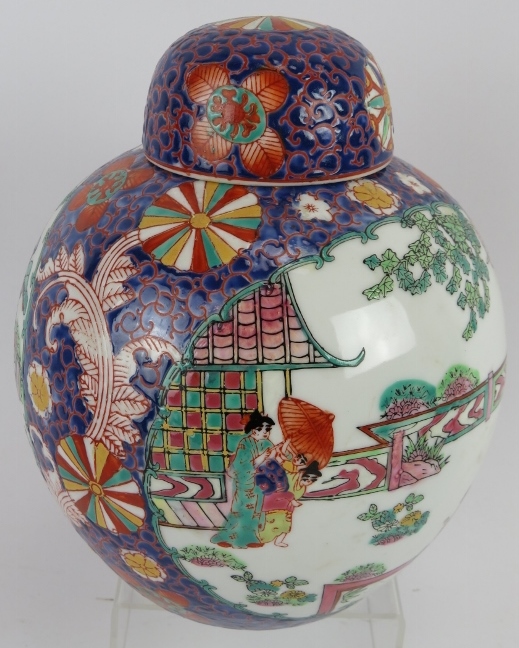 Two antique Japanese porcelain bowls and a 20th century enamelled Japanese covered jar with seal - Image 3 of 7