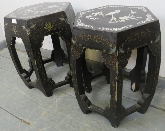 A near pair of vintage Chinese black lacquer barrel stools, the tops with mother of pearl inlay - Image 2 of 3