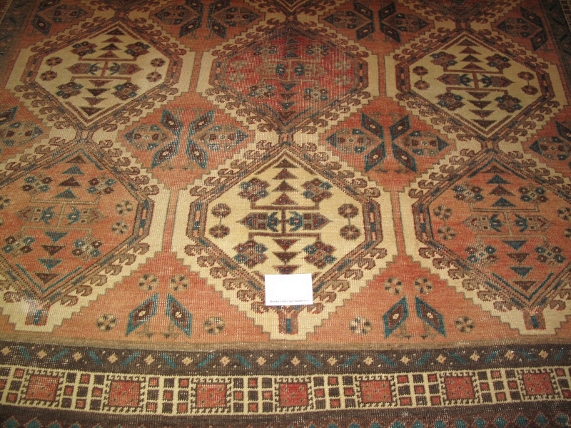 Central Persian Bakhtiar carpet, a hand woven unique carpet. Colours vary. See images. 323cm x