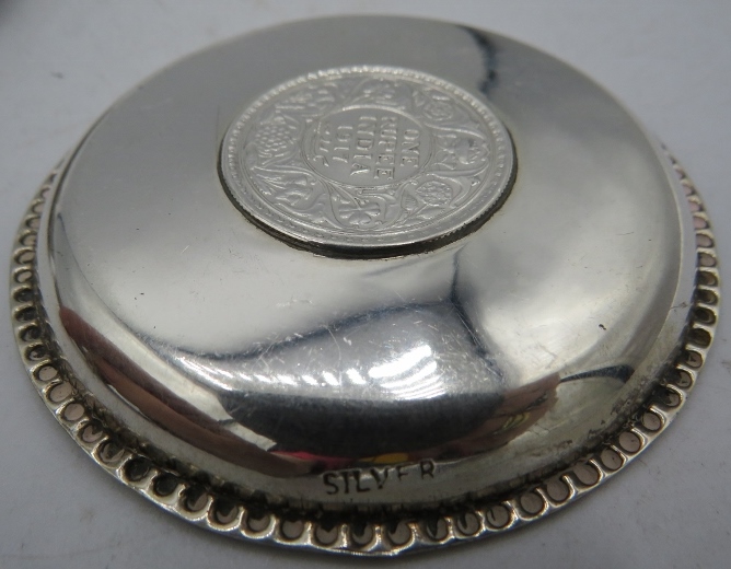 A set of 4 small circular silver dishes inset with one Rupee coins. 1907, 1917 and 1919. 2 troy oz/ - Image 2 of 2