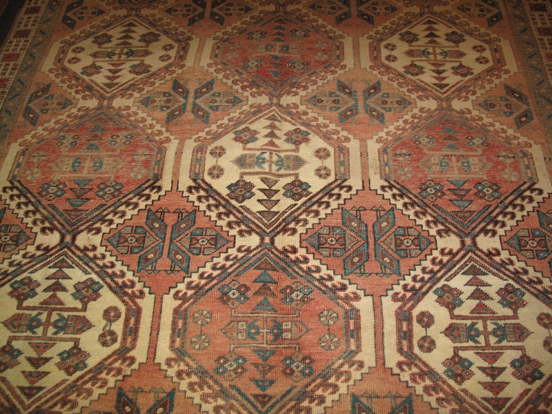 Central Persian Bakhtiar carpet, a hand woven unique carpet. Colours vary. See images. 323cm x - Image 4 of 4