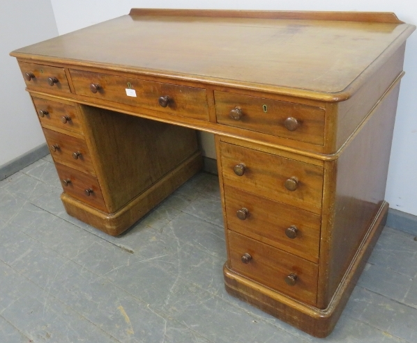 A Victorian mahogany pedestal desk, housing nine graduated drawers with turned wooden knob - Image 2 of 4