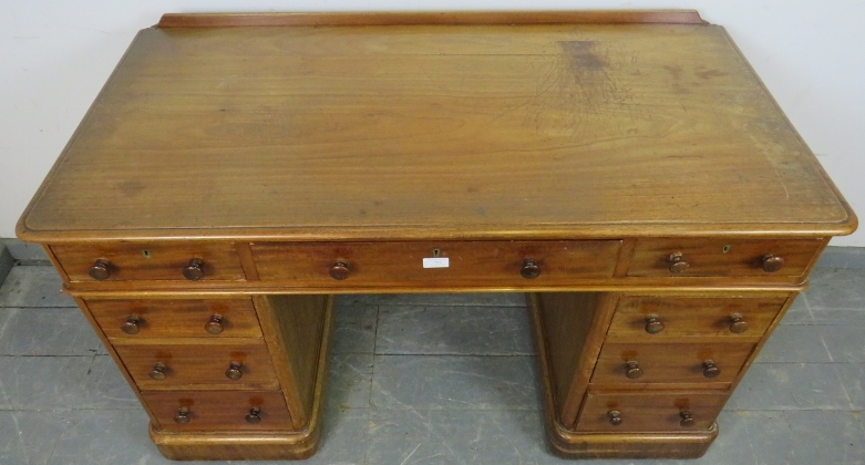A Victorian mahogany pedestal desk, housing nine graduated drawers with turned wooden knob - Image 4 of 4