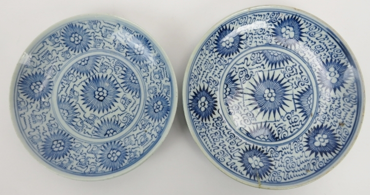 Two Chinese provincial blue and white porcelain dishes, 19th century. Both decorated in the same