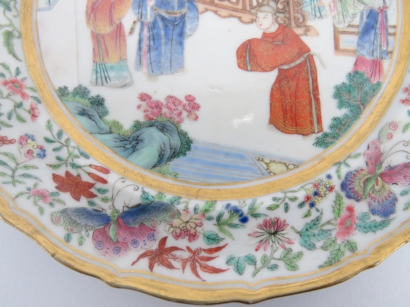 A Chinese famille rose plate, circa 1820. Finely painted depicting figures in an interior with a - Image 2 of 4