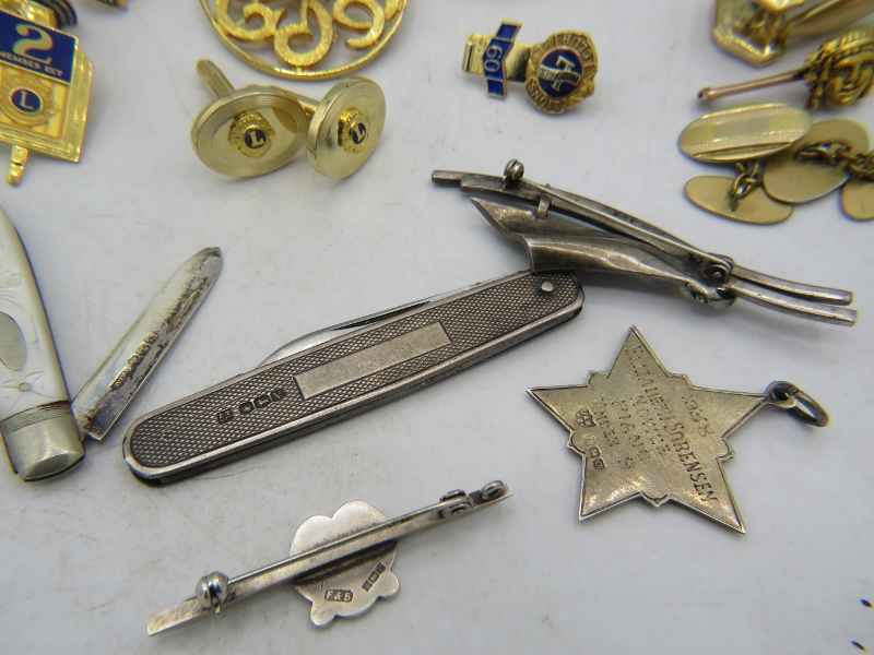 An assortment of items to include a two bladed silver cased penknife, Sheffield 1938 'Cutters to His - Image 2 of 2