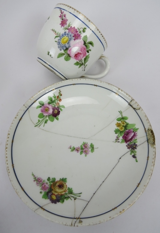 A collection of porcelain cups and saucers, 18th/19th century. (12 items). Condition report: - Image 3 of 6
