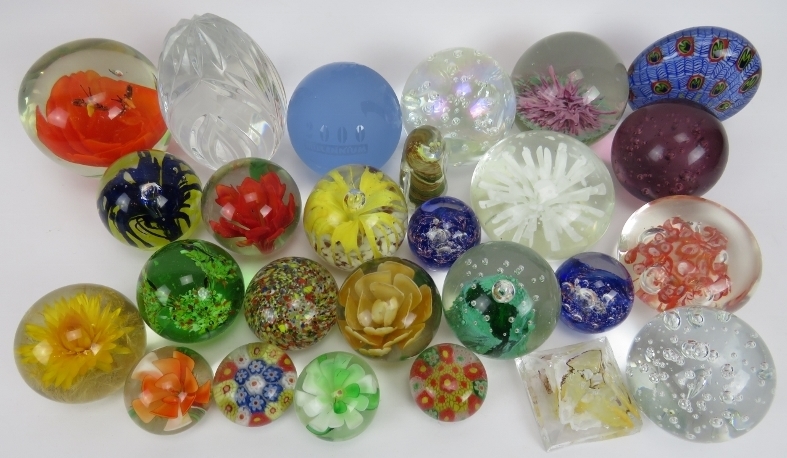 A collection of twenty six glass paperweights, 20th century. (26 items) Condition report: Minor