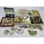 A collection of mainly vintage jewellery and badges to include a filigree butterfly brooch, a gingko