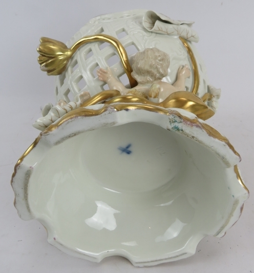 A late 19th/early 20th century German porcelain centrepiece. Decorated with cherubs and lilies, - Image 3 of 5