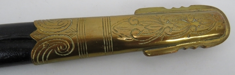 A George VI Royal Navy Midshipman's dirk and scabbard. Engraved blade with shagreen handle, lions - Image 7 of 7