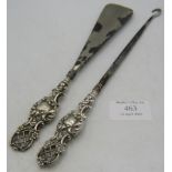 A silver handled button hook and matching shoe horn. Birmingham 1912. Condition report: Marks on