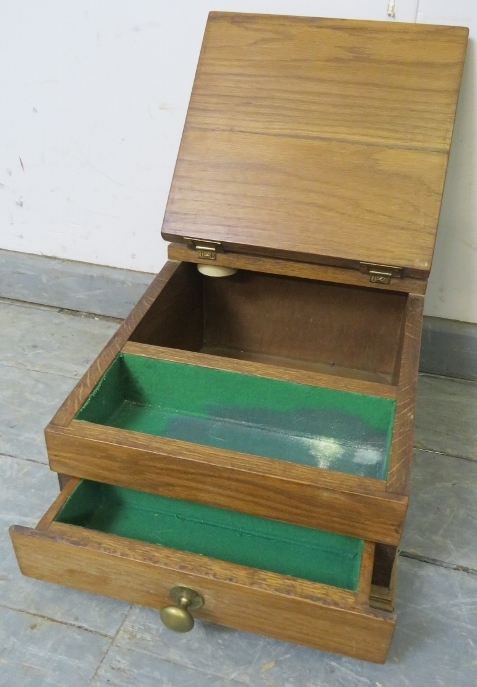 A small vintage medium oak table-top writing slope with ceramic inkwell and divided internal storage - Image 3 of 3