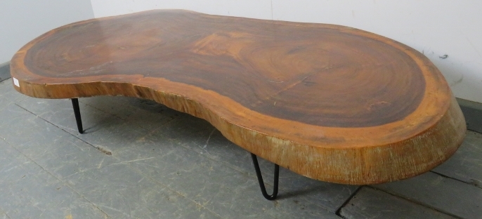 A naturalistic hardwood low coffee table, on hairpin legs. H24cm W147cm D68cm (approx). Condition - Image 2 of 3