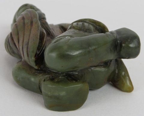 A Chinese carved dark spinach Jade crouching Sage, holding his beard in a ponderous pose, with - Image 4 of 4