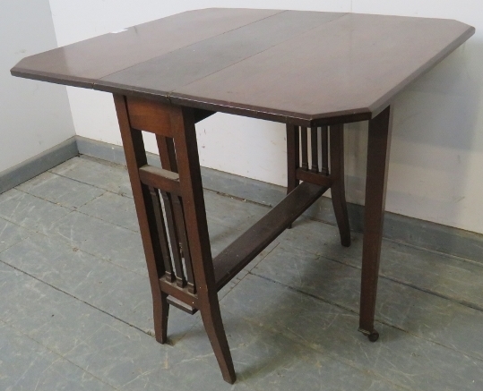 An Edwardian mahogany Sutherland table, on tapering square supports. H61cm W61cm D18-73cm ( - Image 4 of 4