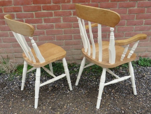 A set of eight (6+2) beech farmhouse kitchen chairs, on turned canted supports with an ‘H’ - Image 4 of 4