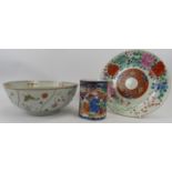 A group of three Chinese and Japanese porcelain items, 18th/19th century. Comprising a Chinese punch