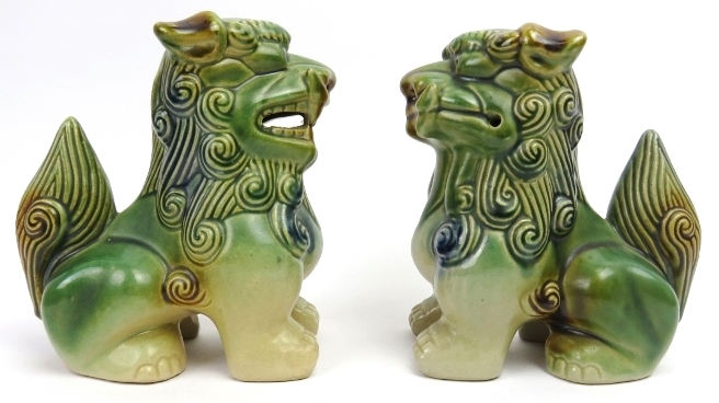 A matched pair of sandai glazed ceramic Buddhistic lions. Both of similar form with incised and - Image 3 of 5