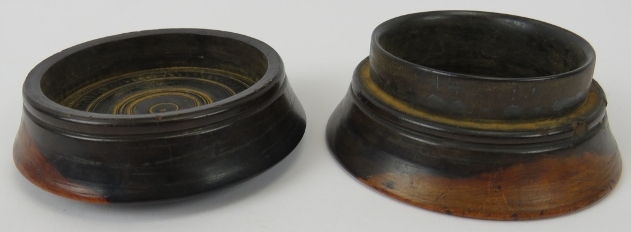 An English lignum vitae turned wood spice container box and cover, 18th/19th century. Of cylindrical - Image 5 of 6