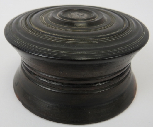 An English lignum vitae turned wood spice container box and cover, 18th/19th century. Of cylindrical - Image 2 of 6