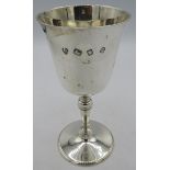 A modern silver goblet, London 1989. Approx 7" (18cm) high, approx weight 9 troy oz/282 grams.