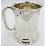 A silver 1 pint tankard with 'C' handle, Birmingham 1958, J.G Ltd. Approx weight 10.7 troy oz/338