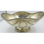 An oval shaped silver pedestal bowl engraved with swags & bows, Sheffield 1919. Approx 9"/23cm