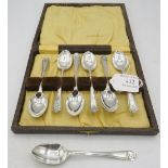 A set of seven silver Art Deco golf teaspoons, Sheffield 1933, Walker & Hall, boxed. Approx weight 3