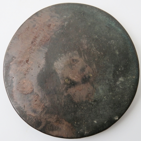 Two Chinese bronze mirrors. In the Tang dynasty style with decoration cast in relief depicting a - Image 5 of 5