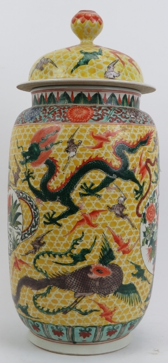 A Chinese famille verte rouleau vase and cover, 20th century. Decorated with dragons, cranes and - Image 4 of 7