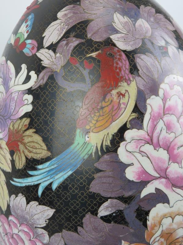 A large Chinese cloisonné enamelled egg, 20th century. Decorated with an exotic bird amongst - Image 2 of 5