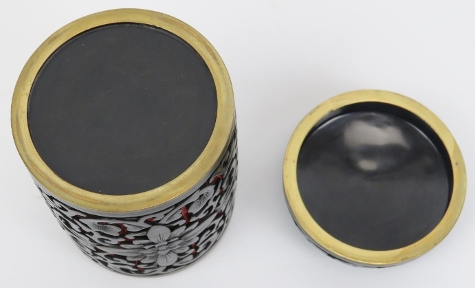 A Chinese black and cinnabar lacquer jar and cover. 3.9 in (10 cm) diameter. Condition report: - Image 4 of 4