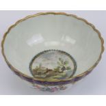 An early Worcester porcelain bowl, 18th century. George III period. Decorated with a circular