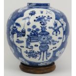 A Chinese blue and white porcelain vase, late 19th/early 20th century. Of ovoid form, decorated with