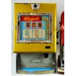 - An original vintage Royal three drum one arm bandit slot machine. Gold enamelled and chrome mounts