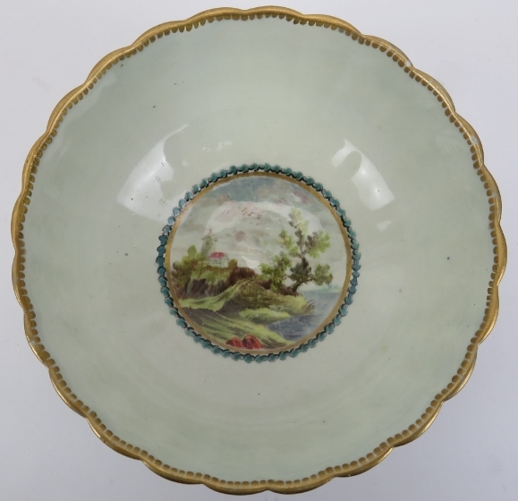 An early Worcester porcelain bowl, 18th century. George III period. Decorated with a circular - Image 2 of 3