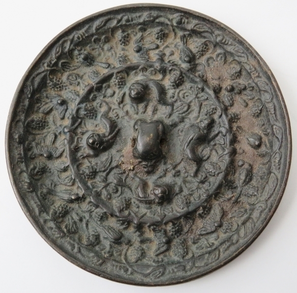 Two Chinese bronze mirrors. In the Tang dynasty style with decoration cast in relief depicting a - Image 4 of 5