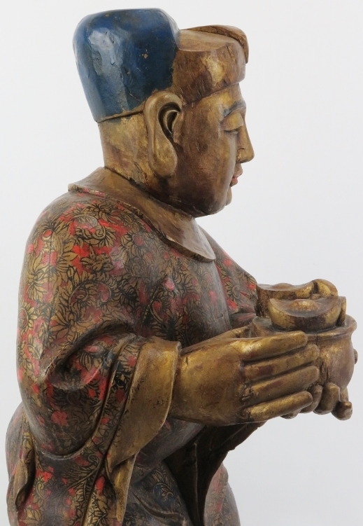 A Chinese gilt and lacquer painted carved wood figure, 20th century. Supported on a rectangular wood - Image 4 of 7