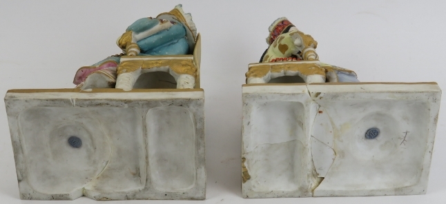 A pair of European porcelain figures depicting a Chinese emperor and empress, late 19th/early 20th - Image 4 of 5