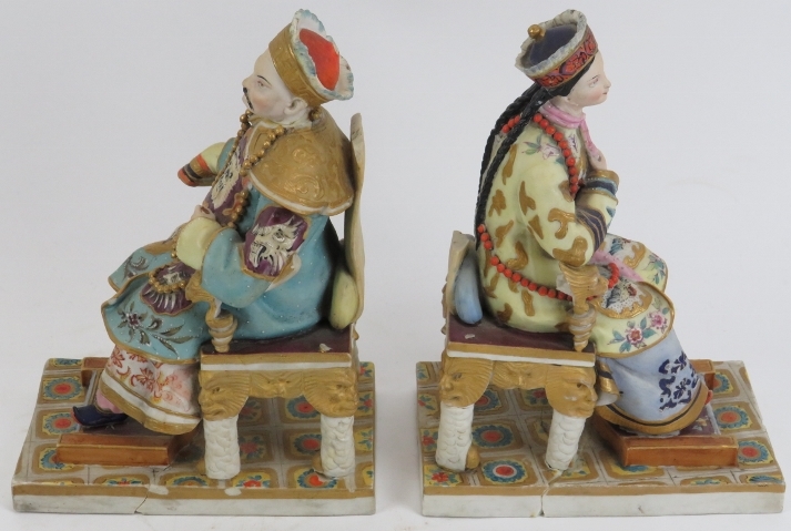 A pair of European porcelain figures depicting a Chinese emperor and empress, late 19th/early 20th - Image 2 of 5