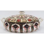 A large Royal Crown Derby Old Imari pattern porcelain twin handled tureen. Pattern number 1128. 12.4