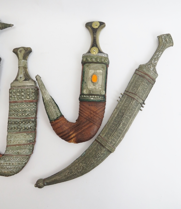 A group of five Middle Eastern Jimbaya daggers and a Tibetan Dorje ceremonial dagger, 20th - Image 2 of 3