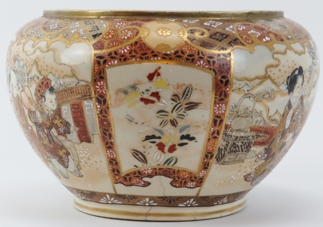 A Japanese Satsuma jardinière, Meiji period (1868 - 1912). Of ovoid form and decorated with - Image 7 of 8