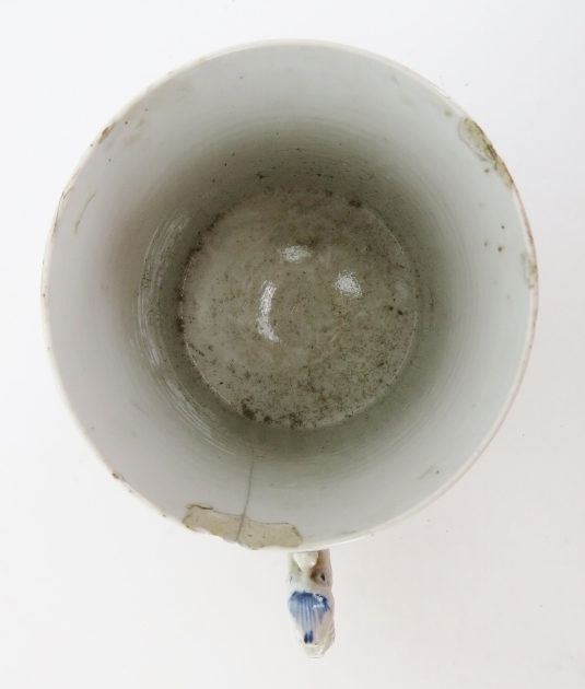 A Chinese export blue and white porcelain tankard, late 18th century. With a dragon moulded - Image 5 of 5