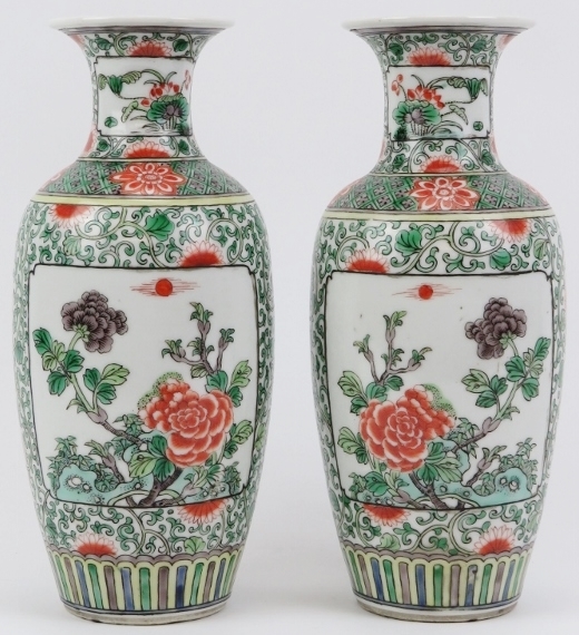 A pair of Chinese Famille verte porcelain vases, late Qing dynasty. Decorated with panels