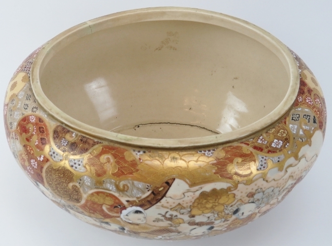 A Japanese Satsuma jardinière, Meiji period (1868 - 1912). Of ovoid form and decorated with - Image 3 of 8