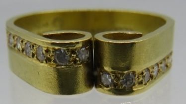 A bespoke 18ct yellow gold scroll ring set with two opposing rows of 7 diamonds, approx 0.25cts,