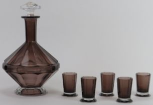 An Art Deco amethyst glass decanter with five matching shot glasses, early/mid 20th century. (6