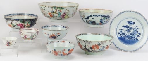 A group of Chinese export famille rose and imari wares, 18th. (9 items) Largest bowl: 23 cm
